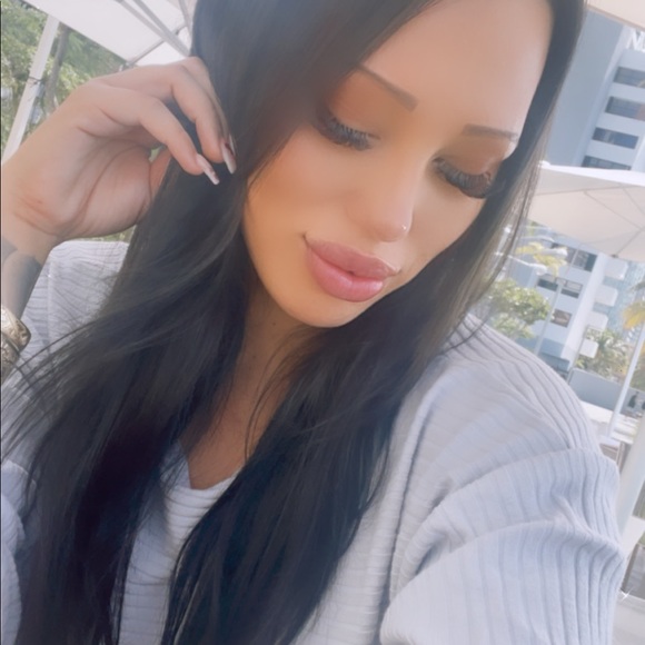 Meet your Posher, Chloe - Picture 1 of 1